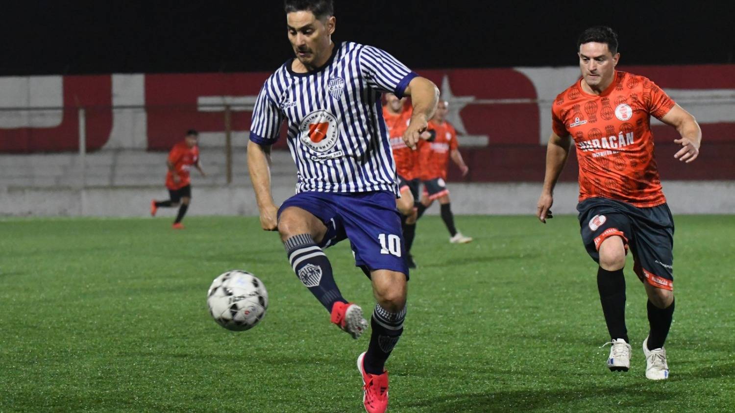Senior liguista: Libertad goleó a Huracán en el Bule y sigue firme en la cima