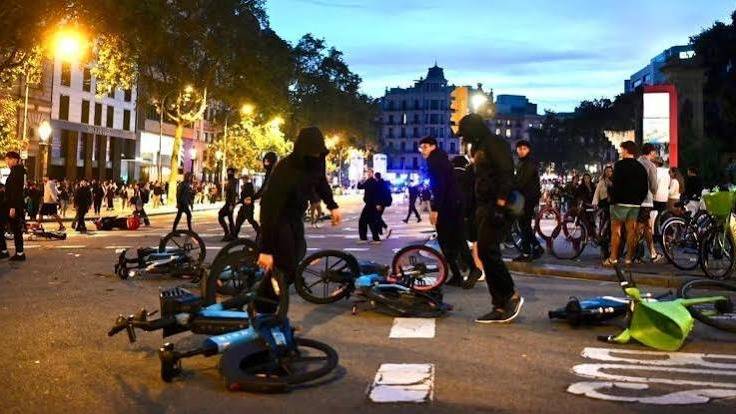 Arde Europa: miles de personas marcharon en España e Italia bajo fuertes operativos policiales