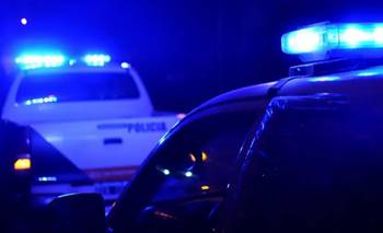 Tres encapuchados se tirotearon con la policía, usaron a una persona de escudo y huyeron