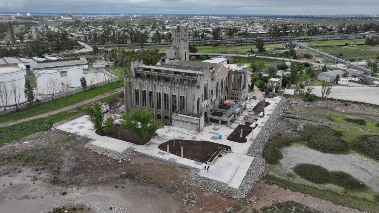 "Bahía al mar": la obra de recuperación del muelle de elevadores alcanzó un 75% de avance