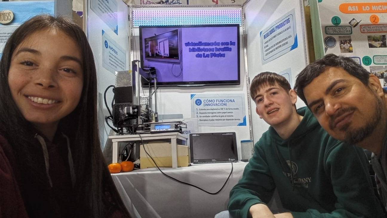 Inclusión y tecnología: estudiantes de Puan crean una impresora Braille que usa cera depilatoria