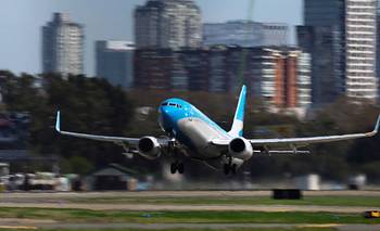 Llegaron 15% más de turistas extranjeros y bajaron los viajes de argentinos al exterior