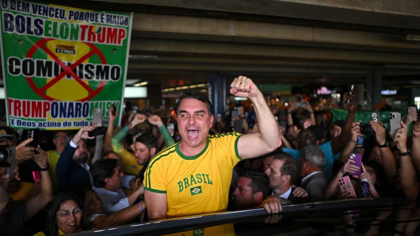 De lavado de dinero a evasión fiscal: las causas judiciales que enfrenta Flávio Bolsonaro en Brasil