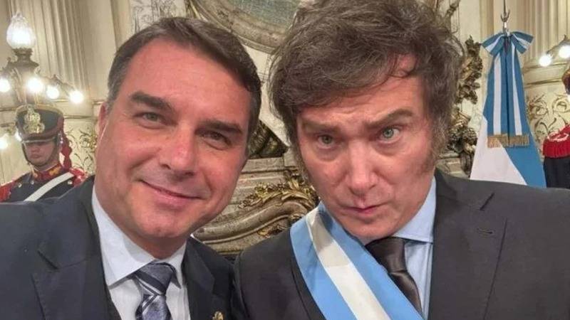 “Debe investigarse si Milei no colaboró”: la oposición pide explicaciones por el posible paso de Bolsonaro por el país
