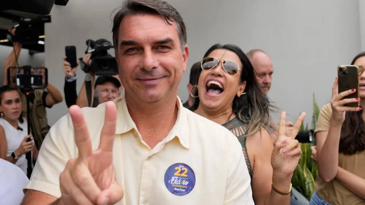 EE.UU. otorgará visados a Flávio Bolsonaro y su familia tras su salida de Brasil