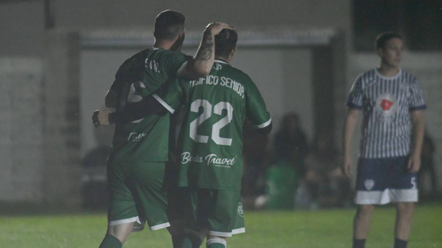 Senior liguista: Libertad remontó un 0-3 y sigue firme en la vanguardia