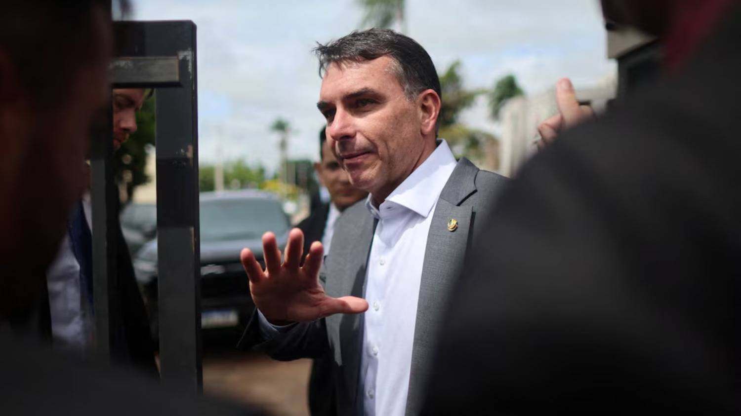 La oposición reclama que el Gobierno explique su rol en la fuga de Bolsonaro de Brasil