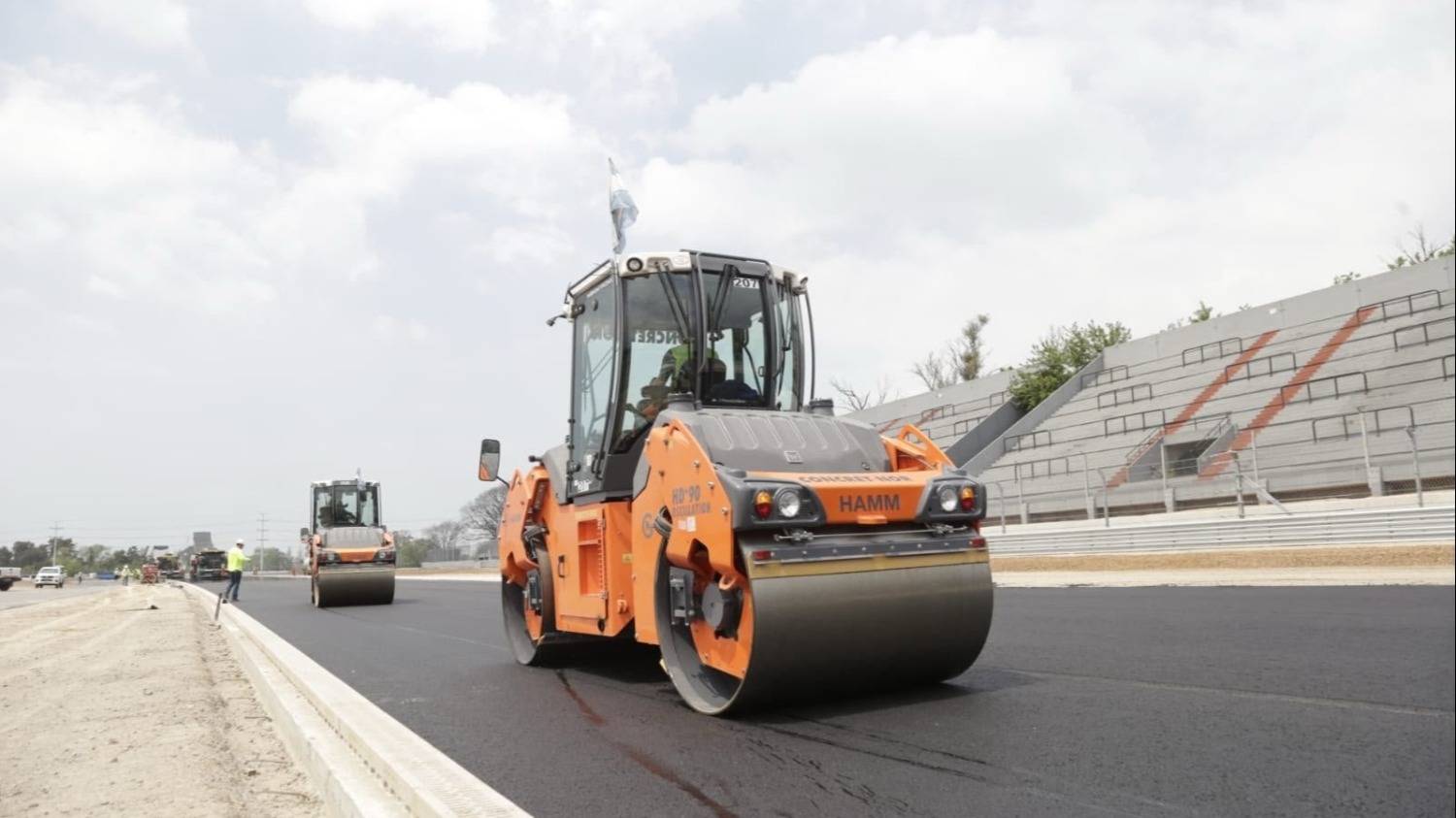 Empezaron a asfaltar la pista del autódromo Gálvez, pensando en la llegada de la Fórmula 1