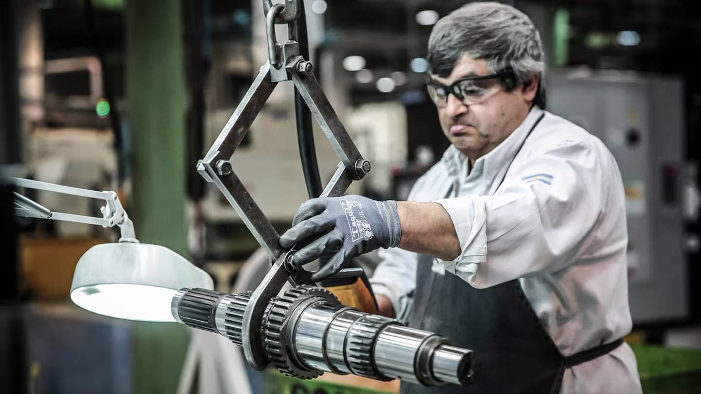 Las pymes industriales acumulan 14 trimestres de caída y una de cada siete enfrenta embargos 