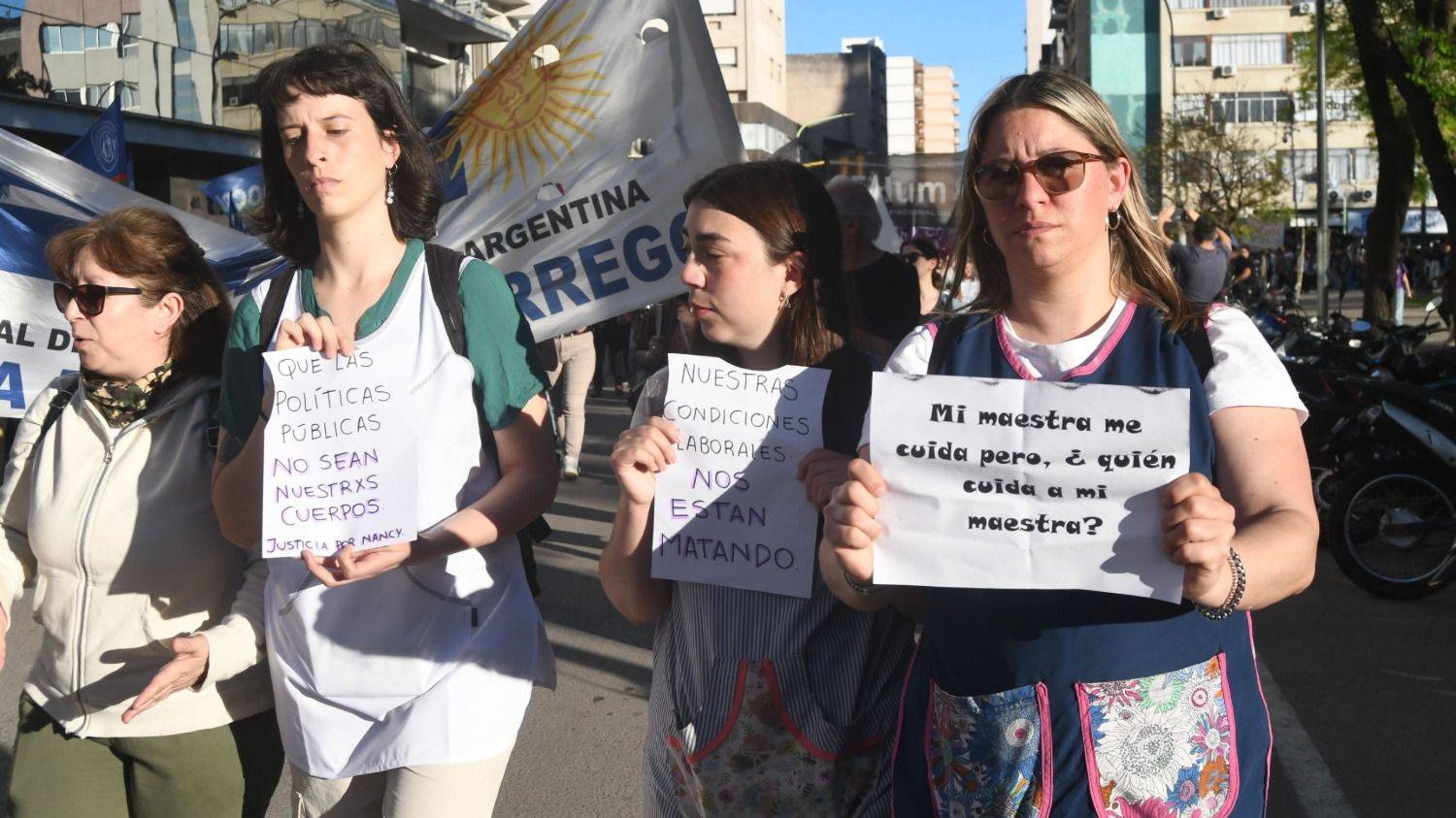 En imágenes: Bahía Blanca marchó tras el femicidio de la docente Nancy Godoy