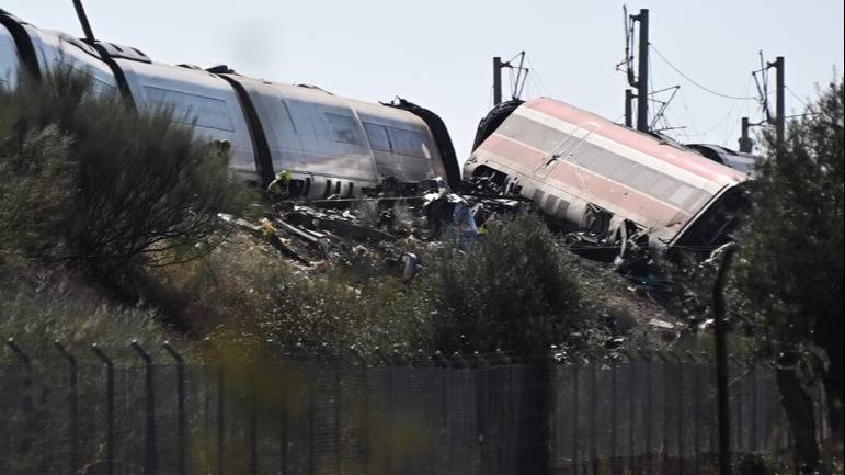 Tragedia en España: el choque entre los trenes ocurrió a una velocidad de entre 160 y 200 km/h