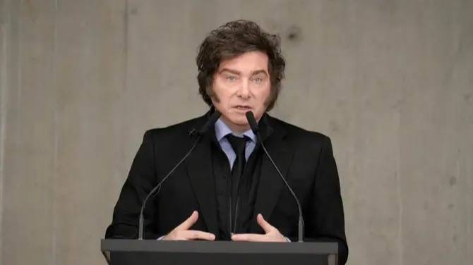 Milei: entre el anuncio de un libro y las críticas a los periodistas 
