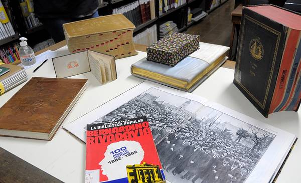 Prestando 5.000 libros y con 137 años de vida, la Biblioteca Rivadavia ...