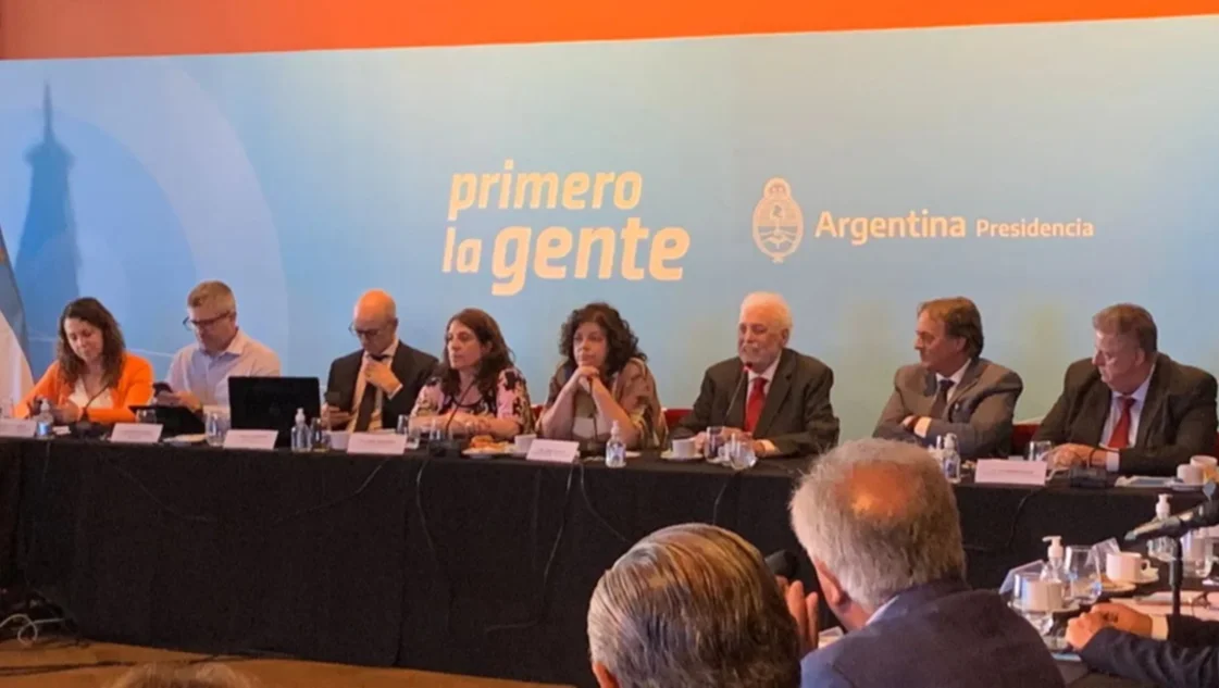 El Gobierno homenajeó la gestión de González García en Salud El Gobierno homenajeó la gestión de González García en Salud