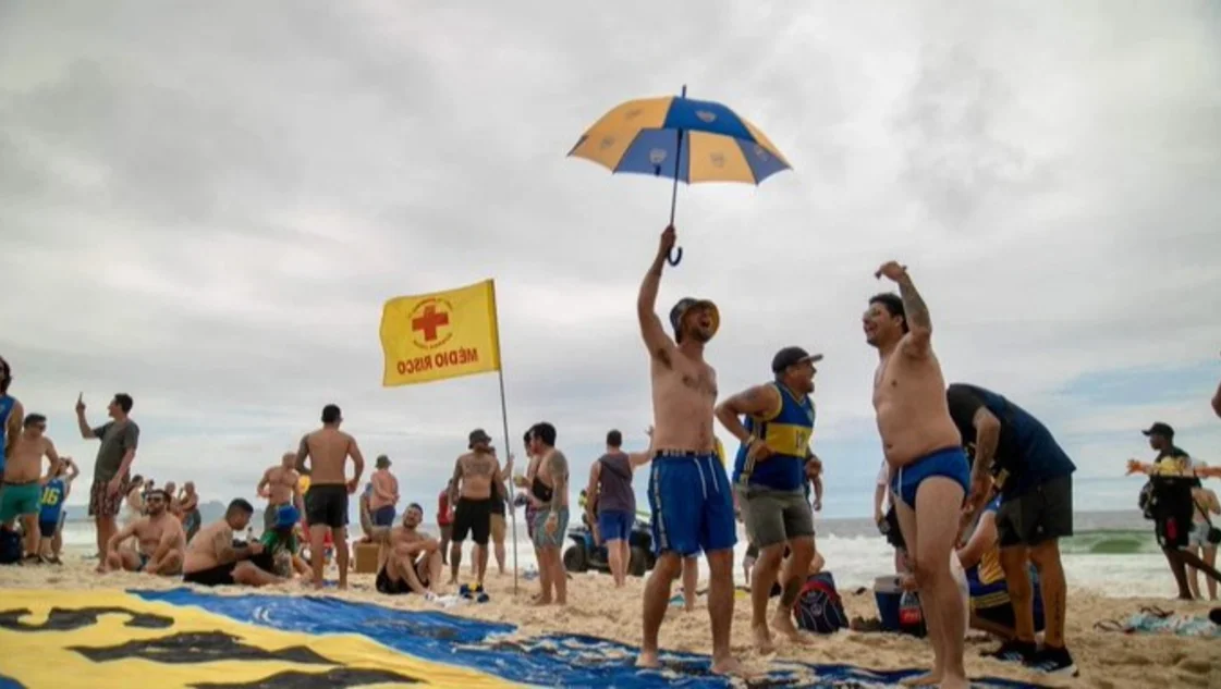 En medio de la tensión, hinchas de Boca convocan un banderazo en Copacabana En medio de la tensión, hinchas de Boca convocan un banderazo en Copacabana