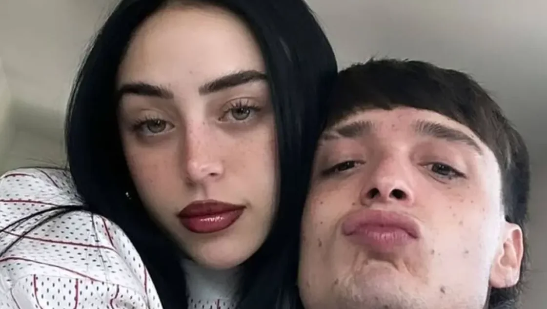 Nicki Nicole confirmó su relación con Peso Pluma con un beso Nicki Nicole confirmó su relación con Peso Pluma con un beso