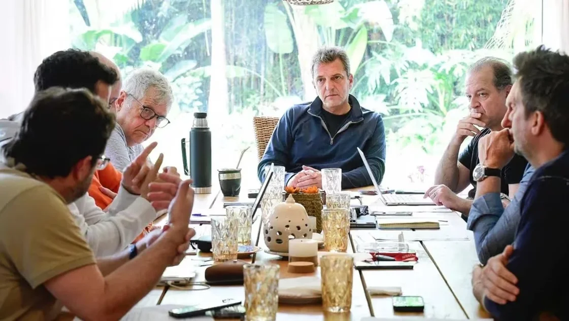 Massa encabeza una reunión con todo su gabinete económico para preparar la transición Massa encabeza una reunión con todo su gabinete económico para preparar la transición