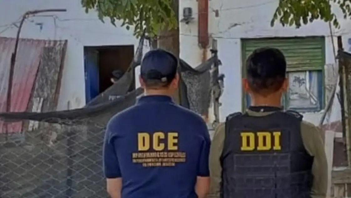 Allanaron una vivienda de Villa Duprat por una denuncia de grooming