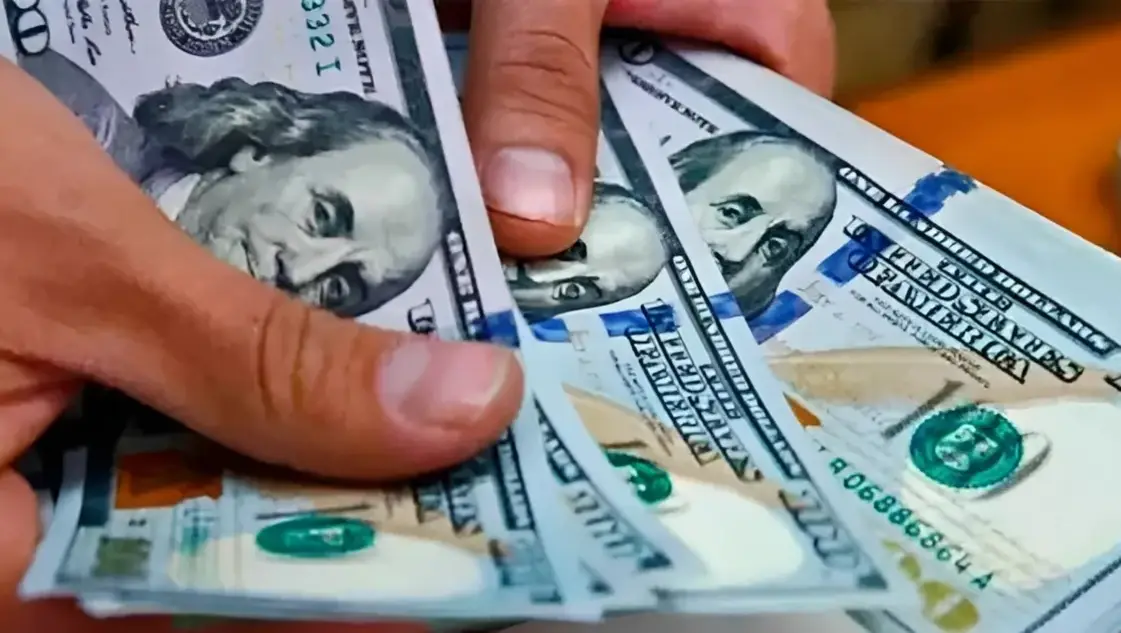 El dólar blue bajó por sexto día: a cuánto cotizó en Bahía