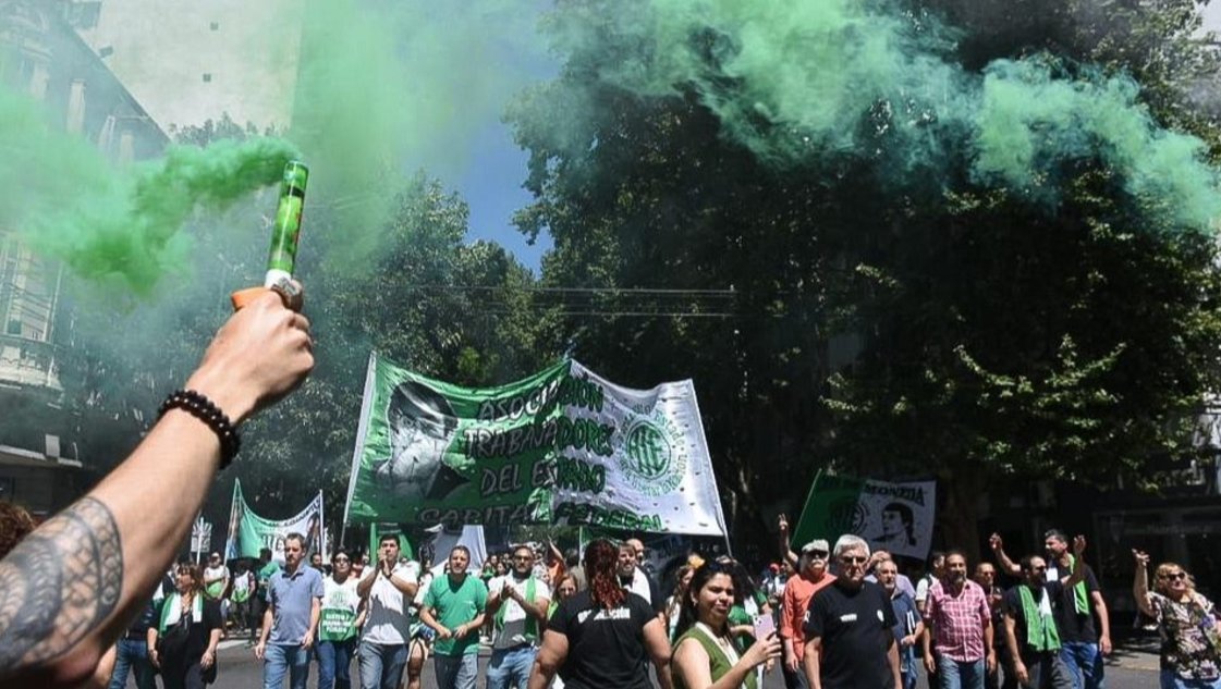 En alerta por reducción del Estado, ATE presiona con un posible paro En alerta por reducción del Estado, ATE presiona con un posible paro