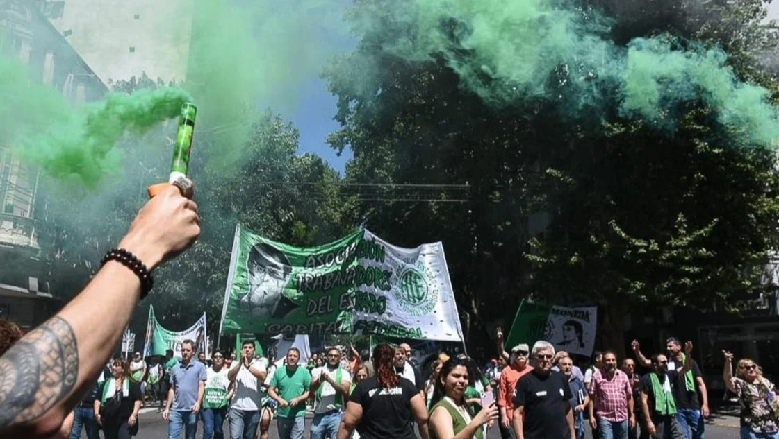 En alerta por reducción del Estado, ATE presiona con un posible paro