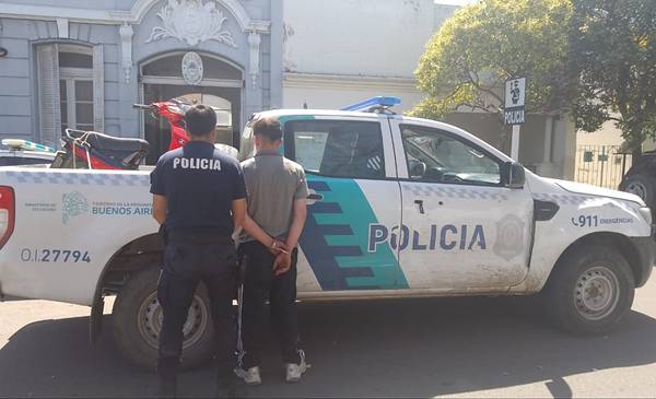 Detienen a un joven y un menor por el robo de una moto - La Nueva