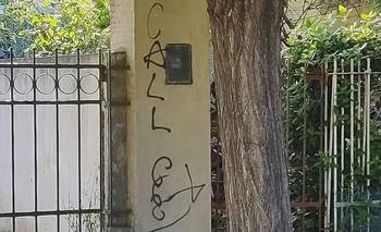 Pehuen Co: investigan pintadas satánicas y posible vínculo con el incendio de la capilla