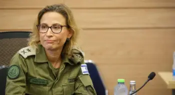 Detuvieron a ex fiscal militar jefa de Israel por filtrar un video de abuso contra un detenido palestino Detuvieron a ex fiscal militar jefa de Israel por filtrar un video de abuso contra un detenido palestino