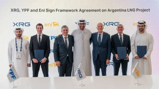 YPF y ENI firmaron un acuerdo con el brazo inversor de ADNOC para el GNL argentino