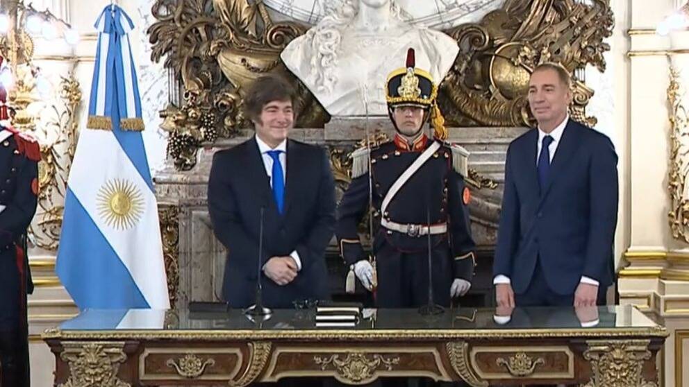 Milei le tomó juramento a Diego Santilli como nuevo ministro del Interior