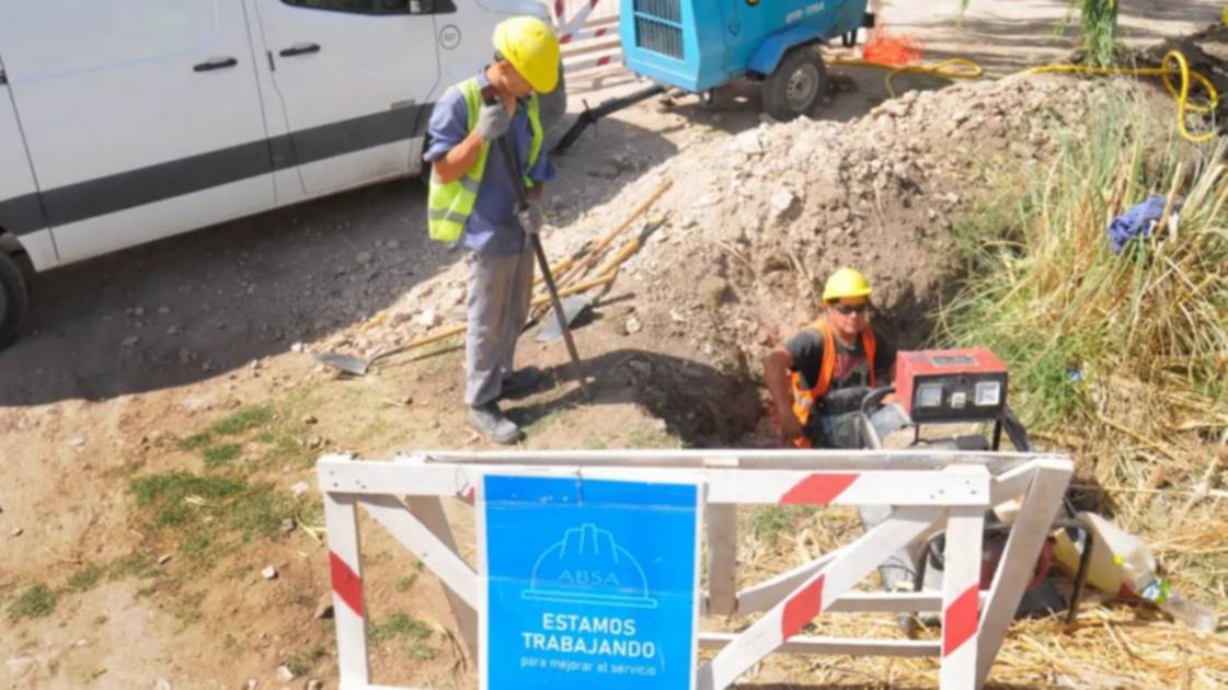 Por la rotura de una cañería se encuentra afectado el suministro de agua en Grünbein 