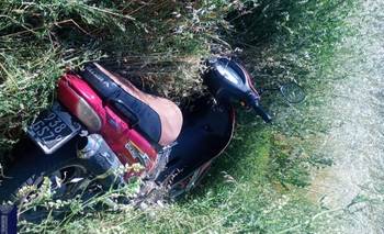 Encontraron en un descampado una moto denunciada como robada
