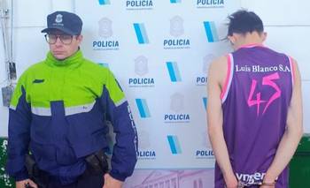 Salió de la cárcel y una hora después quedó grabado robando una moto