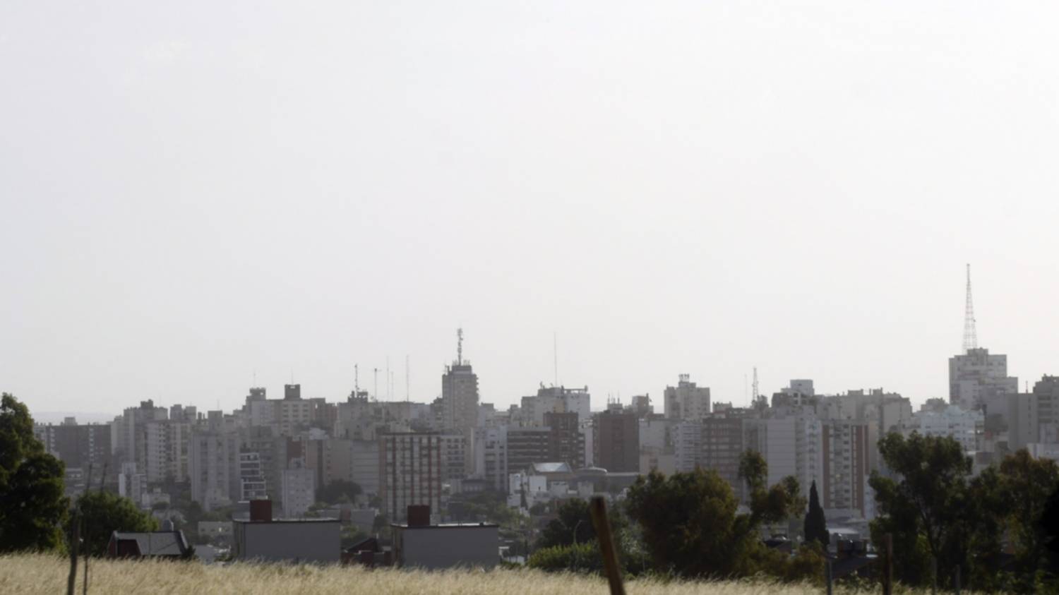 Aire insalubre en Bahía: desde la Provincia aseguran que el fenómeno se disipará "hacia el final de la tarde"
