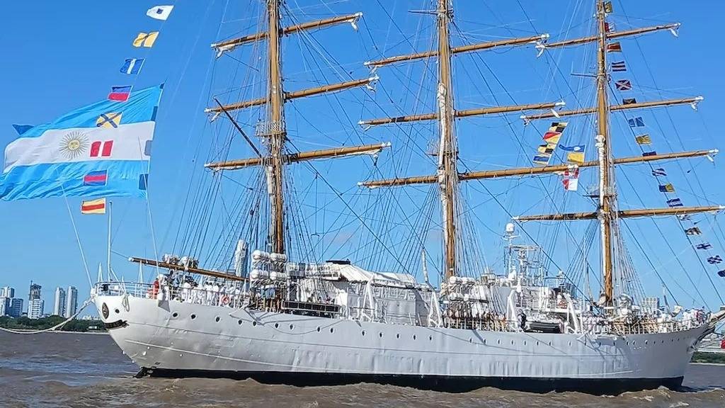 La Fragata Libertad completó su 53° viaje y desató la emoción en Buenos Aires