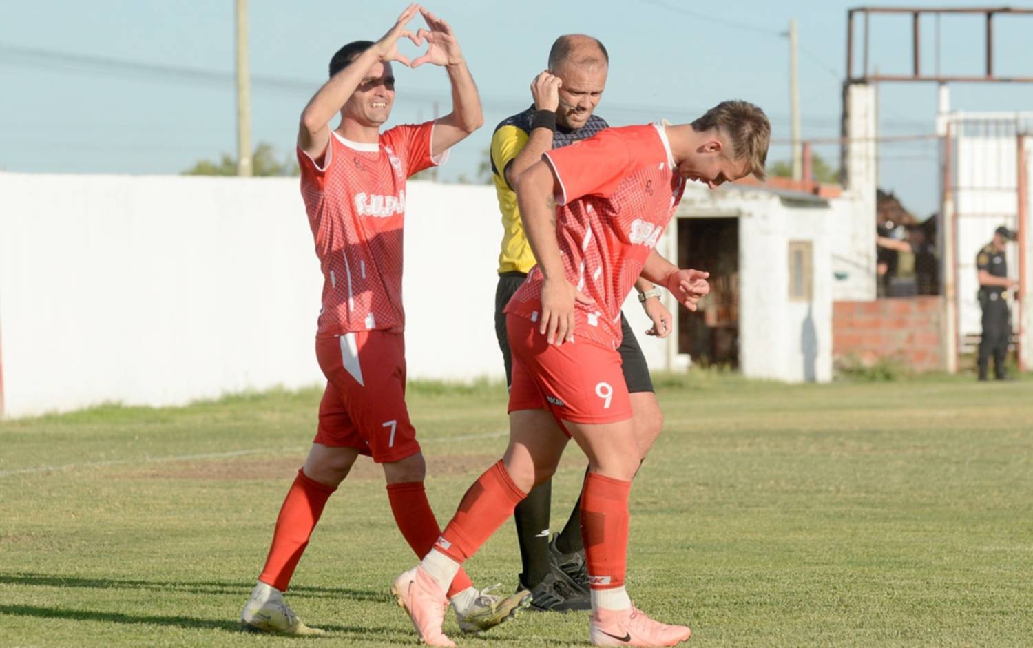 Superó los 100 goles en Huracán pero no cumplirá su promesa: “Al final no me retiro, sigo hasta los 40”