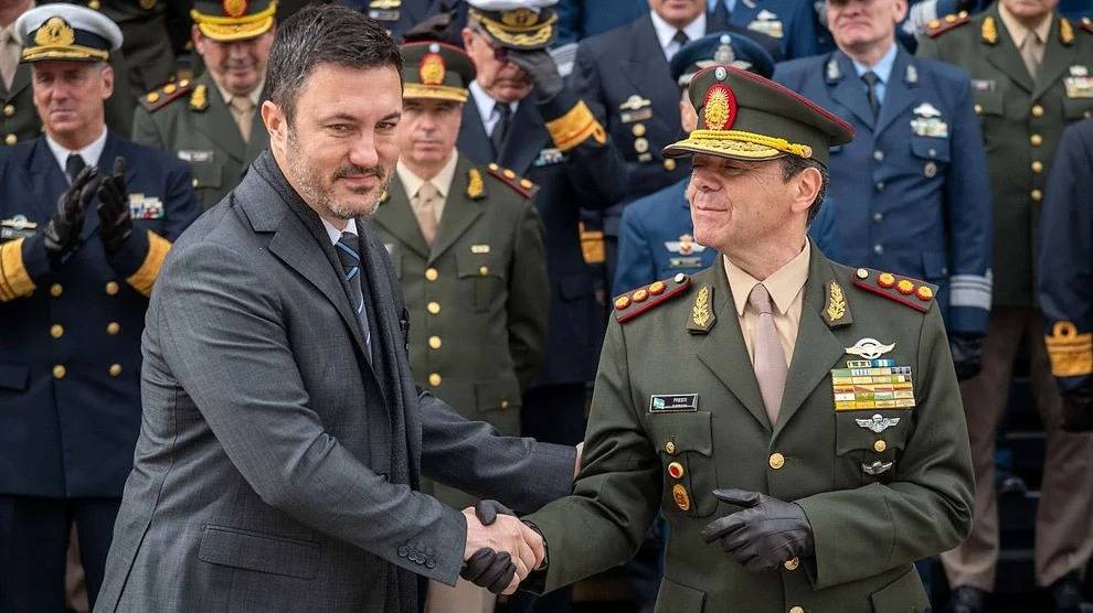 Exministro radical de Macri defiende a Presti, pero pidió que pase a “retiro" de las Fuerzas Armadas