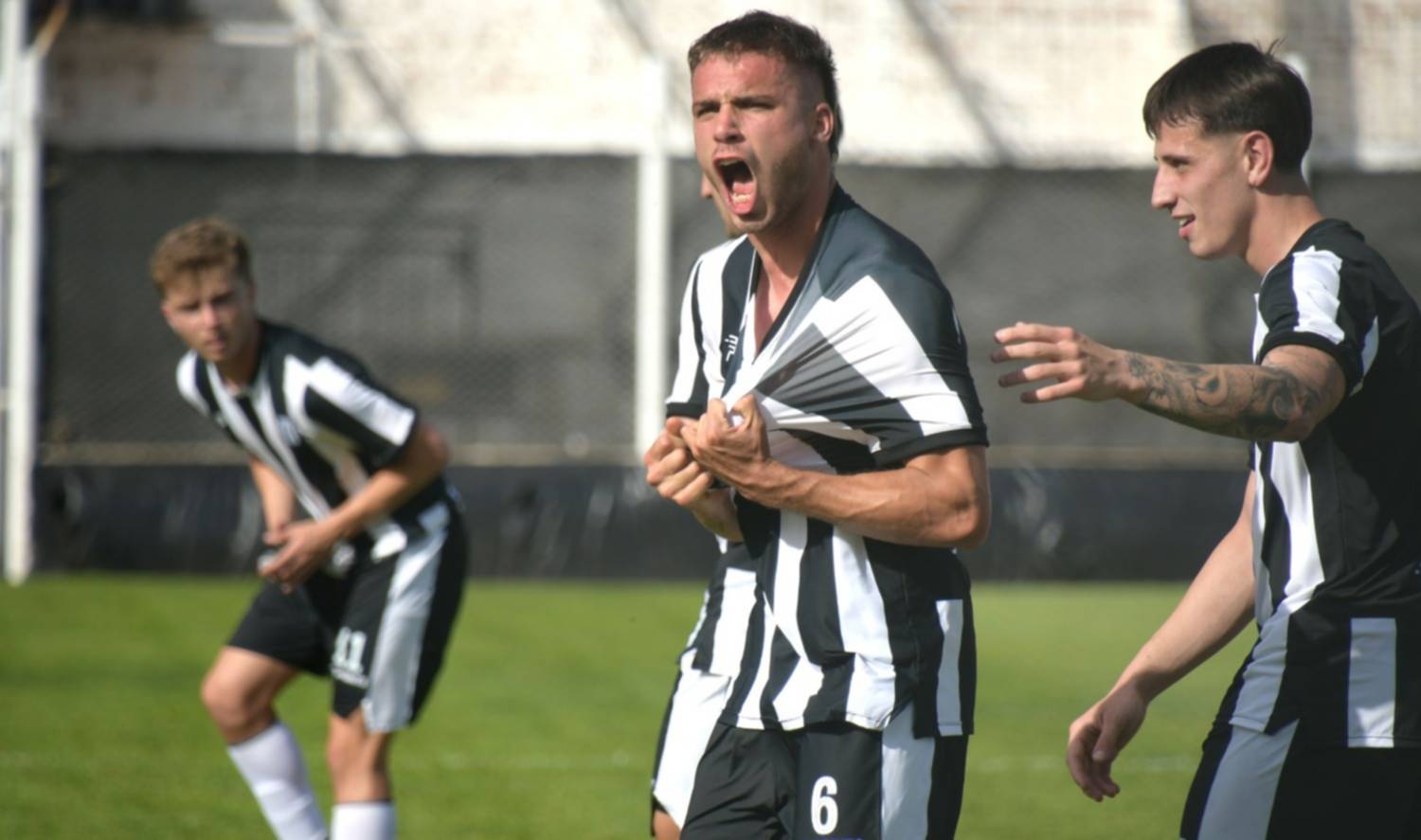 Es referente de Liniers, tiene una huerta en su casa y “bancó” en vivo las cargadas de sus compañeros