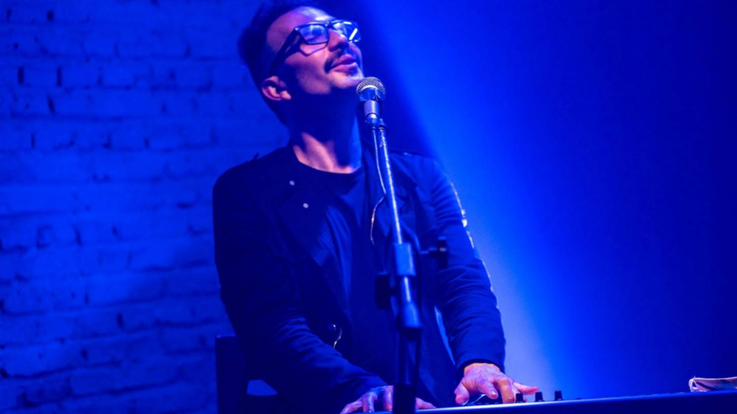 Con canciones conmovedoras, regresa Savoretti a Bahía Blanca