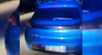 Venía circulando en un auto robado y lo detuvieron Venía circulando en un auto robado y lo detuvieron