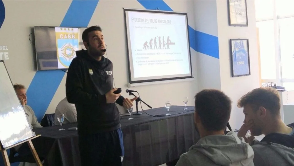 La experiencia de Leandro Amigo, el kinesiólogo de Bahía Basket
