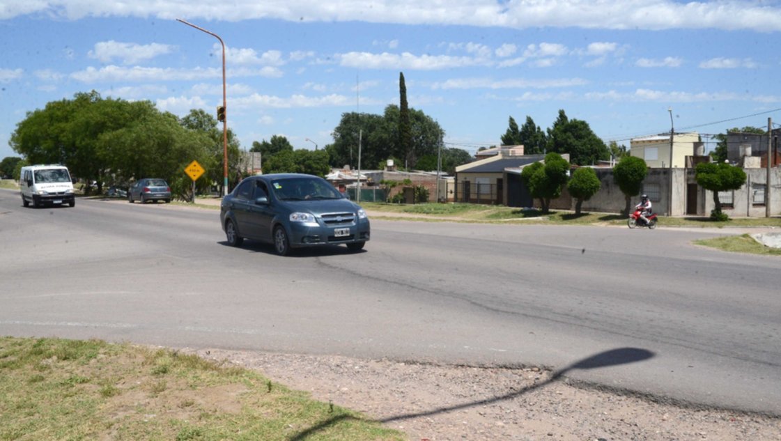 Interesante "choque" de posturas por la prioridad de paso en una avenida