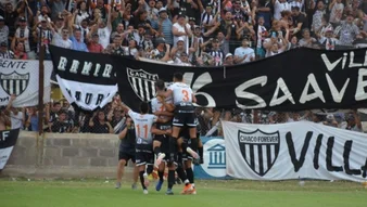 Chaco For Ever venci a Gimnasia y Tiro y ascendi a la Primera