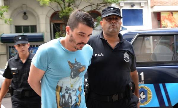Atraparon a un peligroso delincuente mientras viajaba en taxi - La Nueva