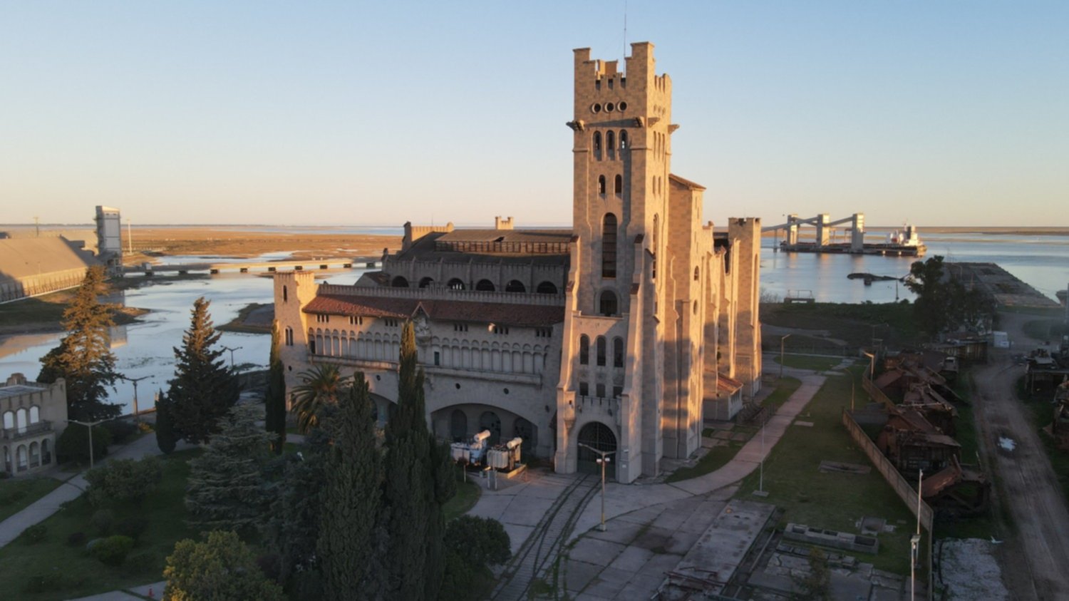 Una de las máximas joyas arquitectónicas bahiense empieza su recuperación - La Nueva