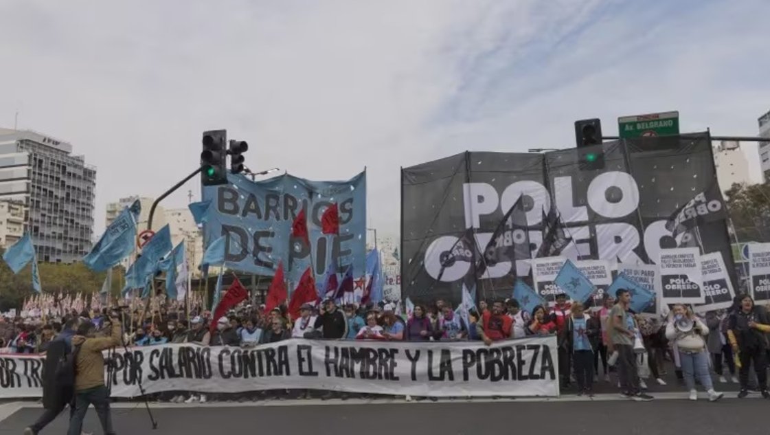 El Gobierno puso a disposición la línea 134 para "denunciar intermediarios en planes sociales"