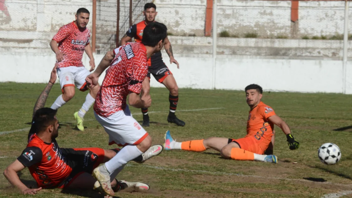 Regional Amateur: Sporting y Huracán no se sacaron ventajas en Punta Alta