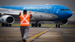 "Ustedes la quebraron": el Gobierno cruzó a Kicillof por su intención de manejar Aerolíneas