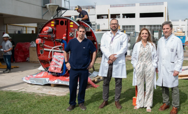 Un acelerador lineal revoluciona la terapia de radiación contra el cáncer.