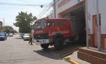 Venta de almanaques en Bomberos y entrega de alimentos del PAAM